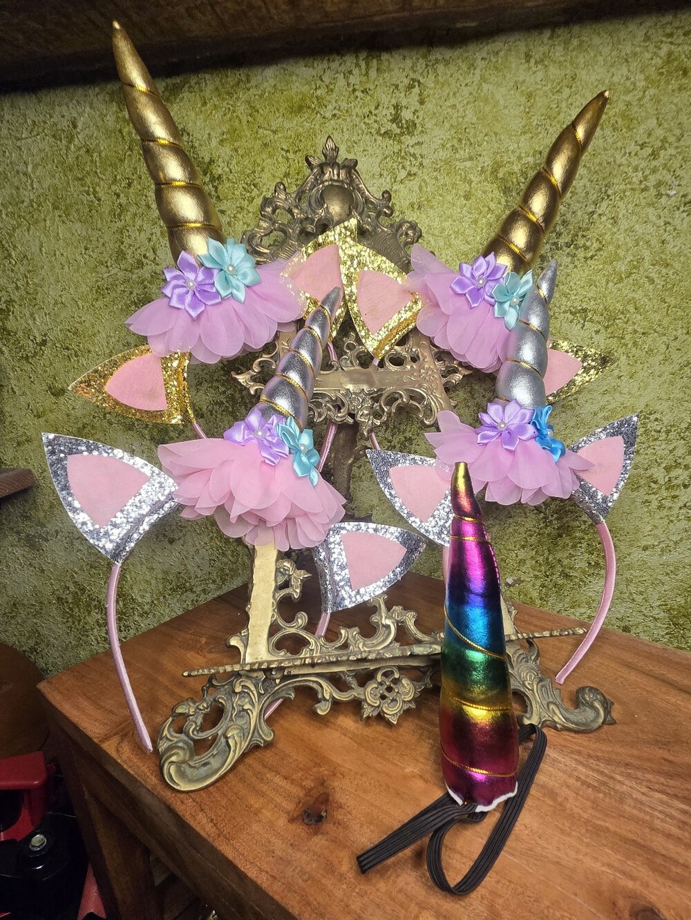Unicorn 🦄 Party Pack: 4 Unicorn Horn Floral Headbands & 1 Rainbow Unicorn Horn